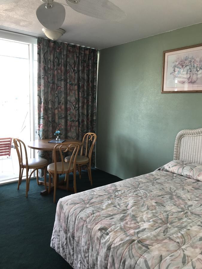 Gold Crest Motel Уайлдууд Крест Екстериор снимка