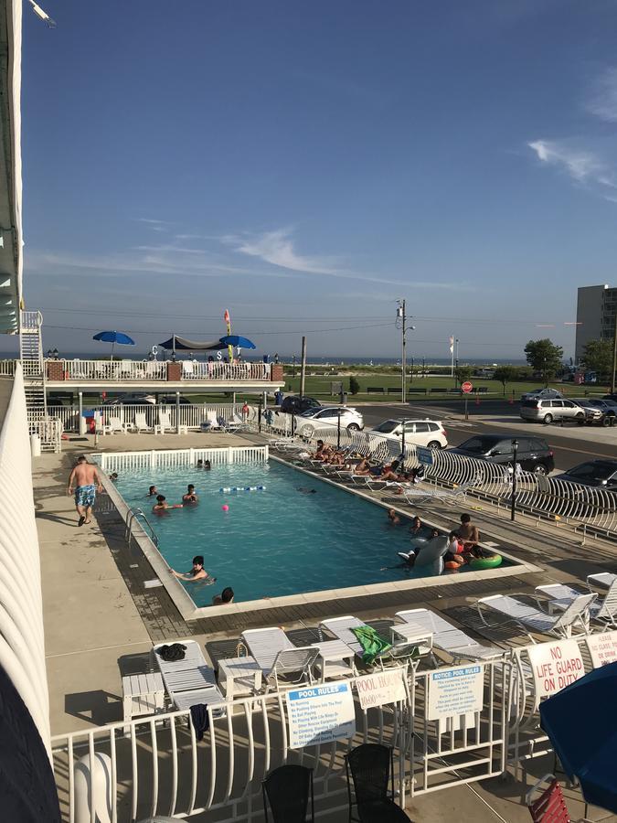 Gold Crest Motel Уайлдууд Крест Екстериор снимка